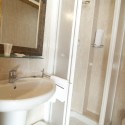 Baño habitación Cuádruple Baño habitación Cuádruple